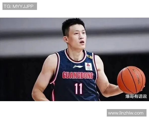 周鹏:从篮球场上的传奇到生活中的榜样,展现不屈精神与团队力量